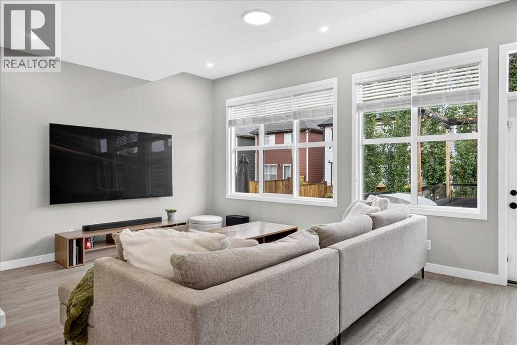 154 Masters Row SE