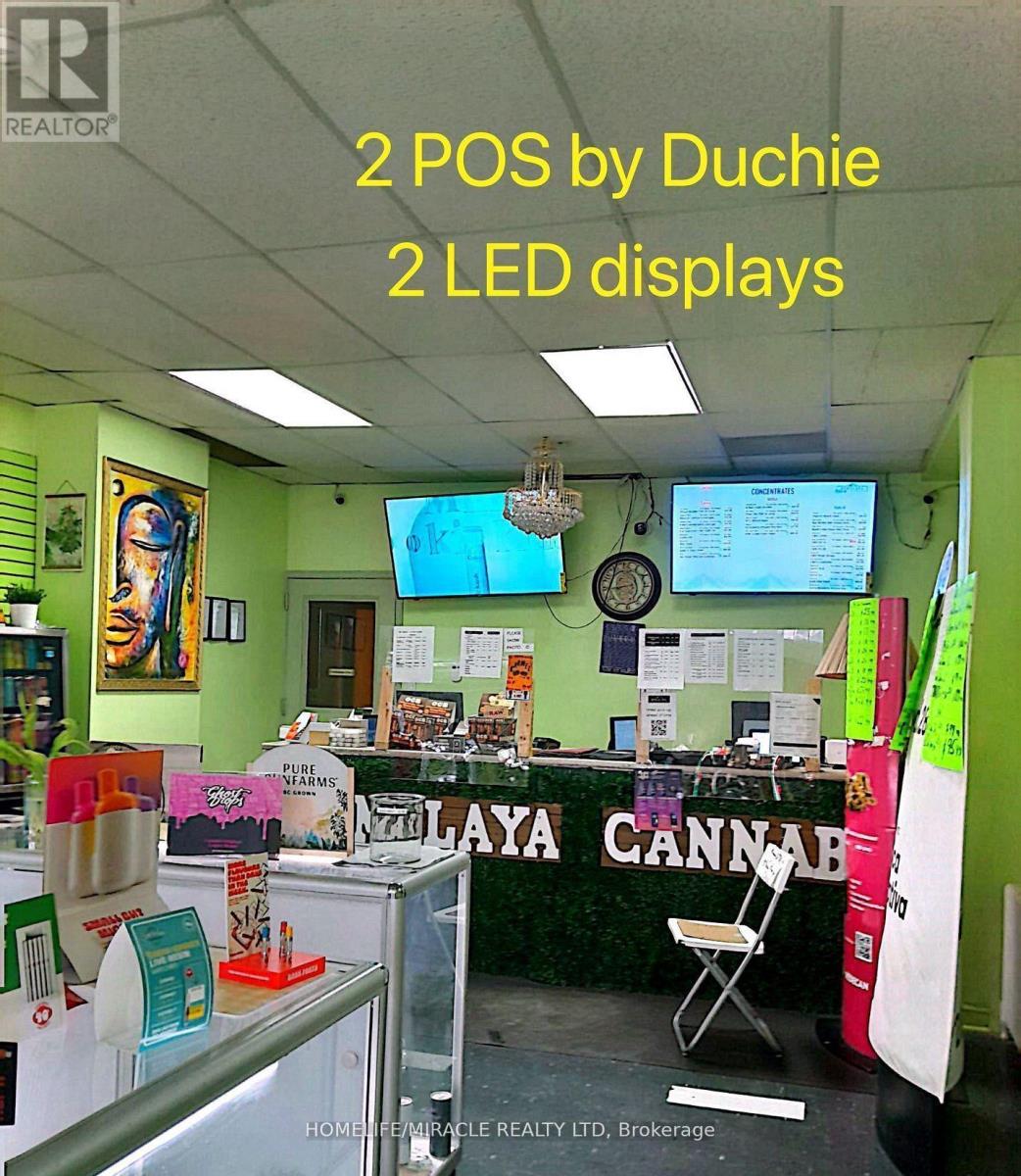 871 DUNDAS STREET