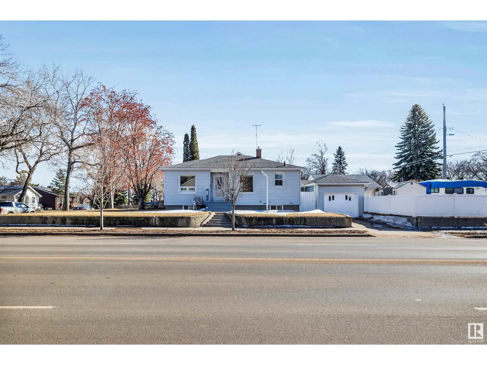 6705 112 AV NW