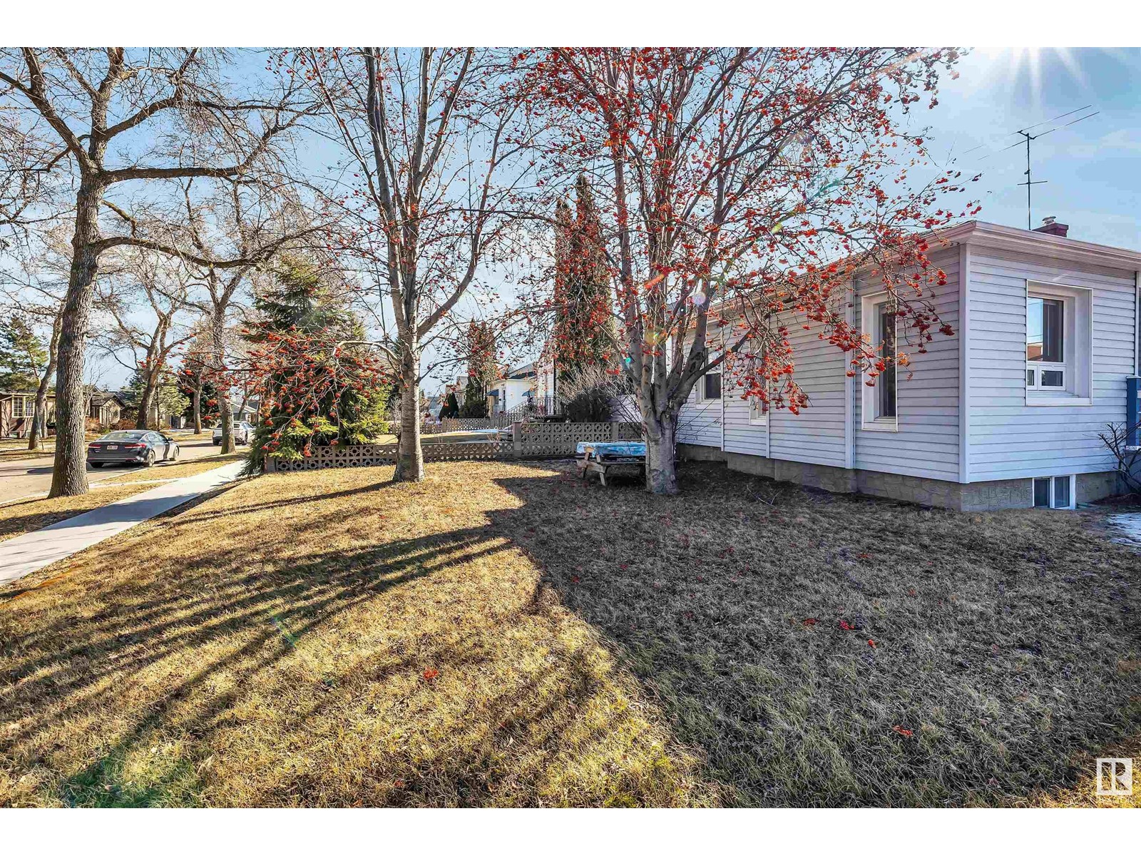 6705 112 AV NW