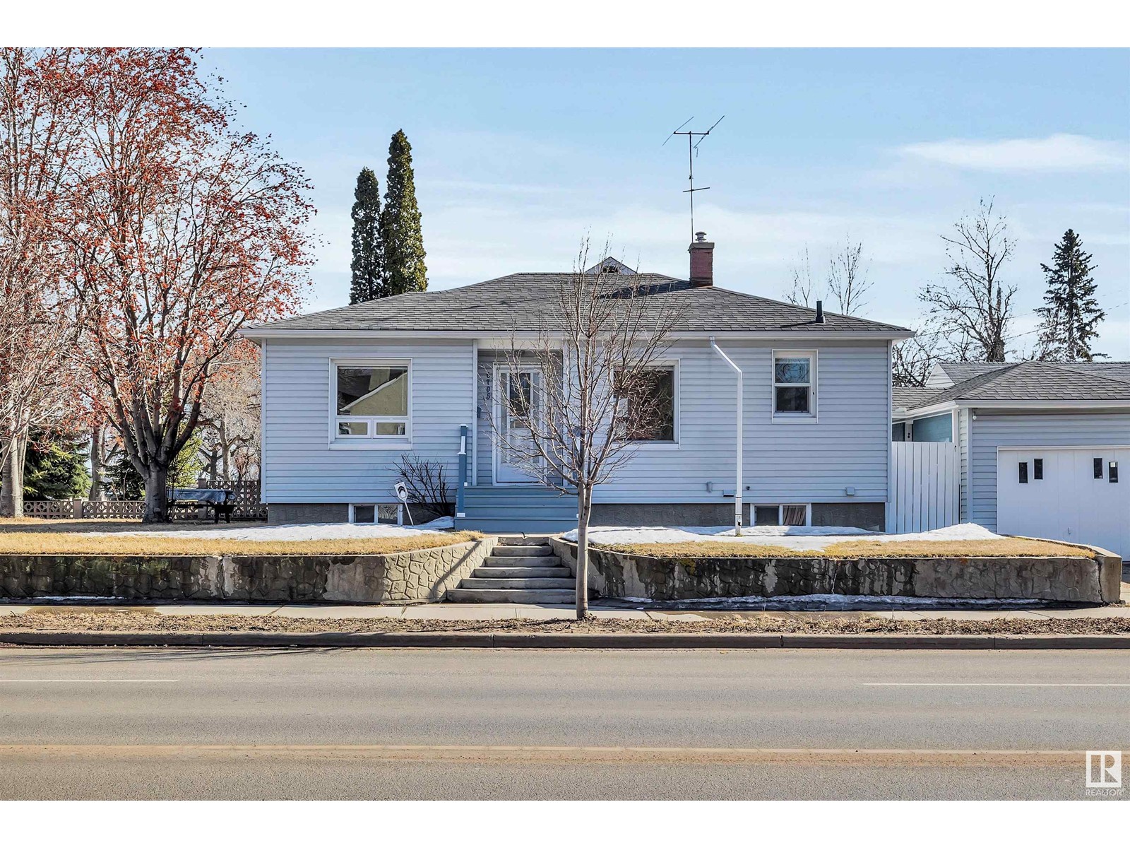 6705 112 AV NW