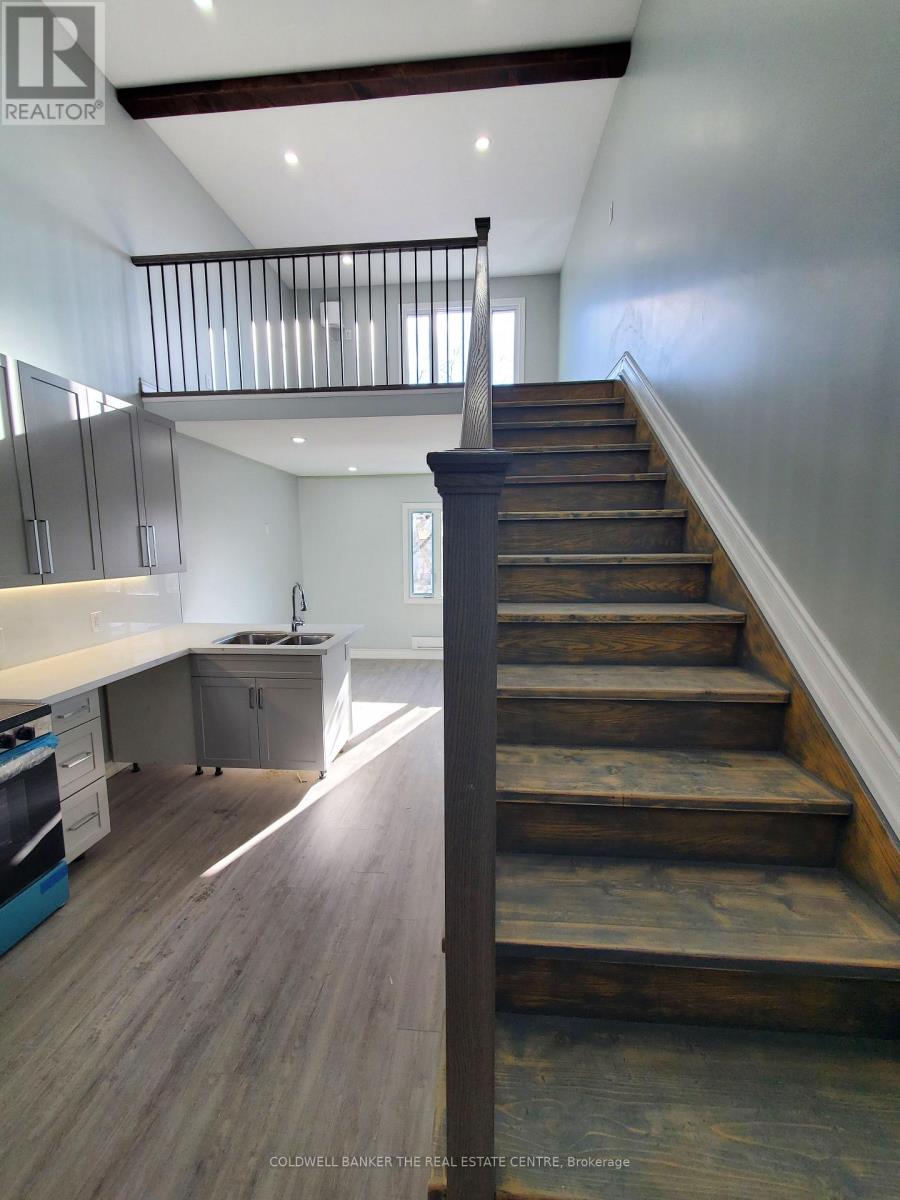 4 - 18 KING STREET E