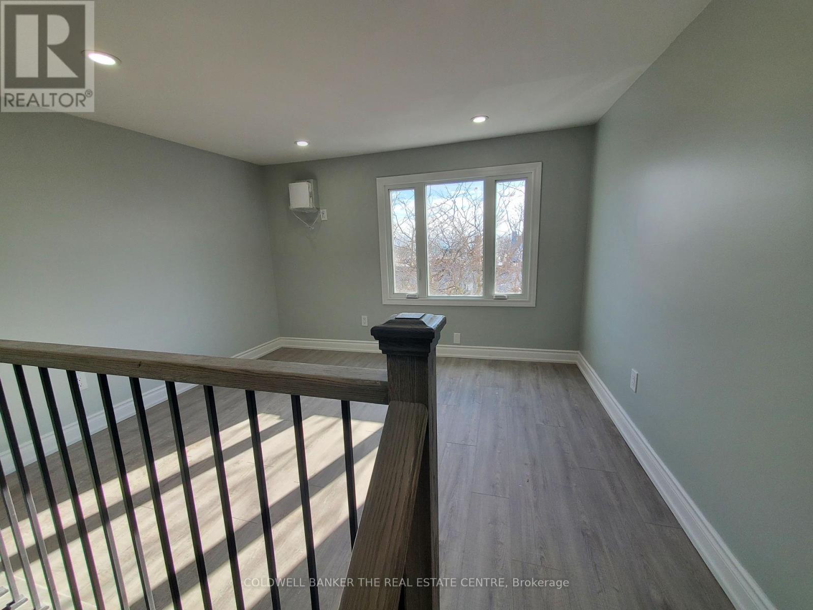 4 - 18 KING STREET E