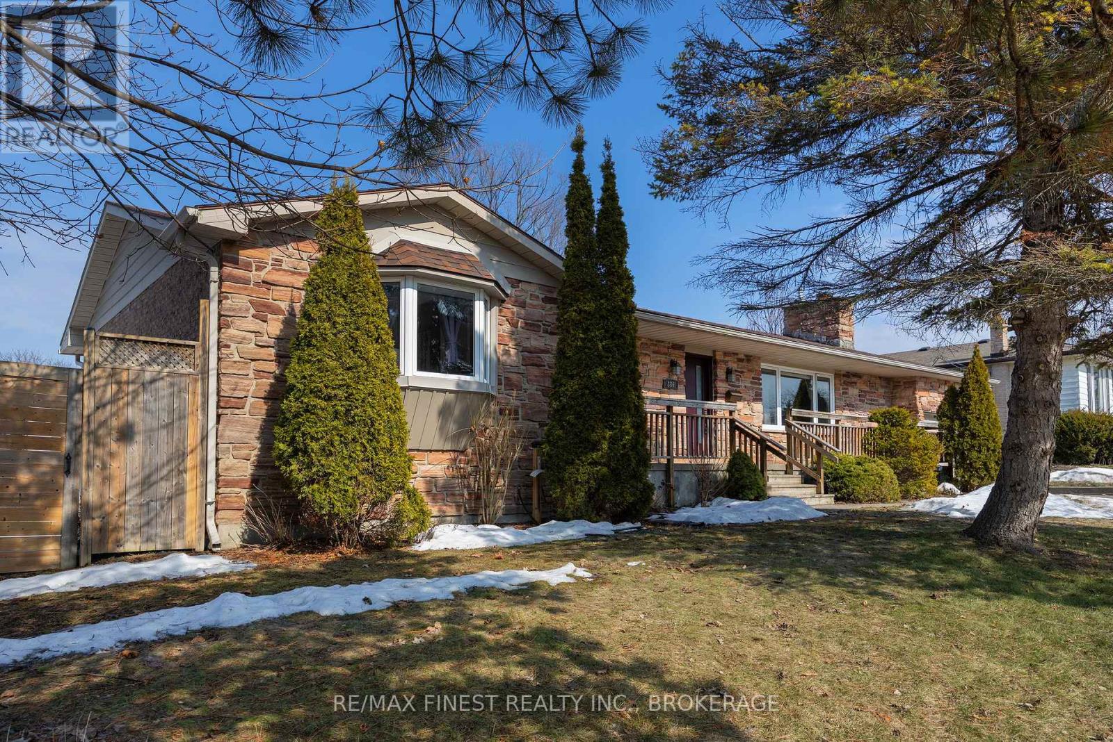 886 PEMBRIDGE CRESCENT