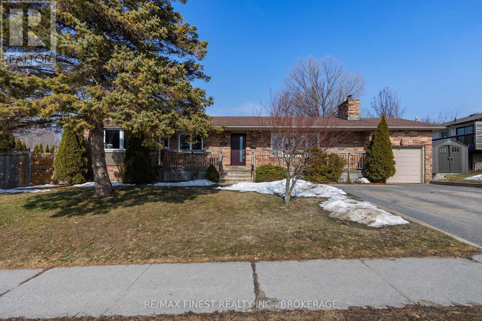 886 PEMBRIDGE CRESCENT