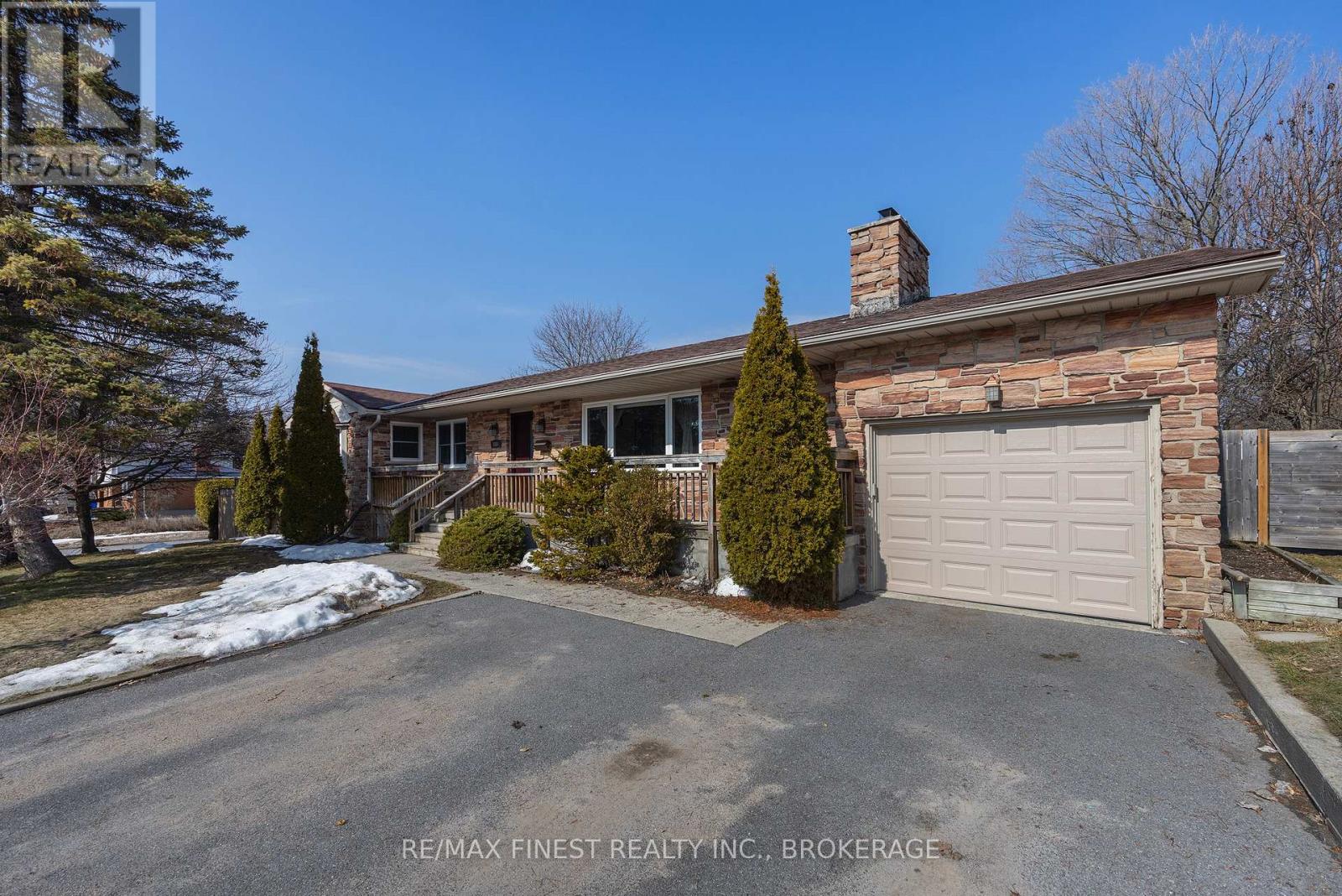 886 PEMBRIDGE CRESCENT