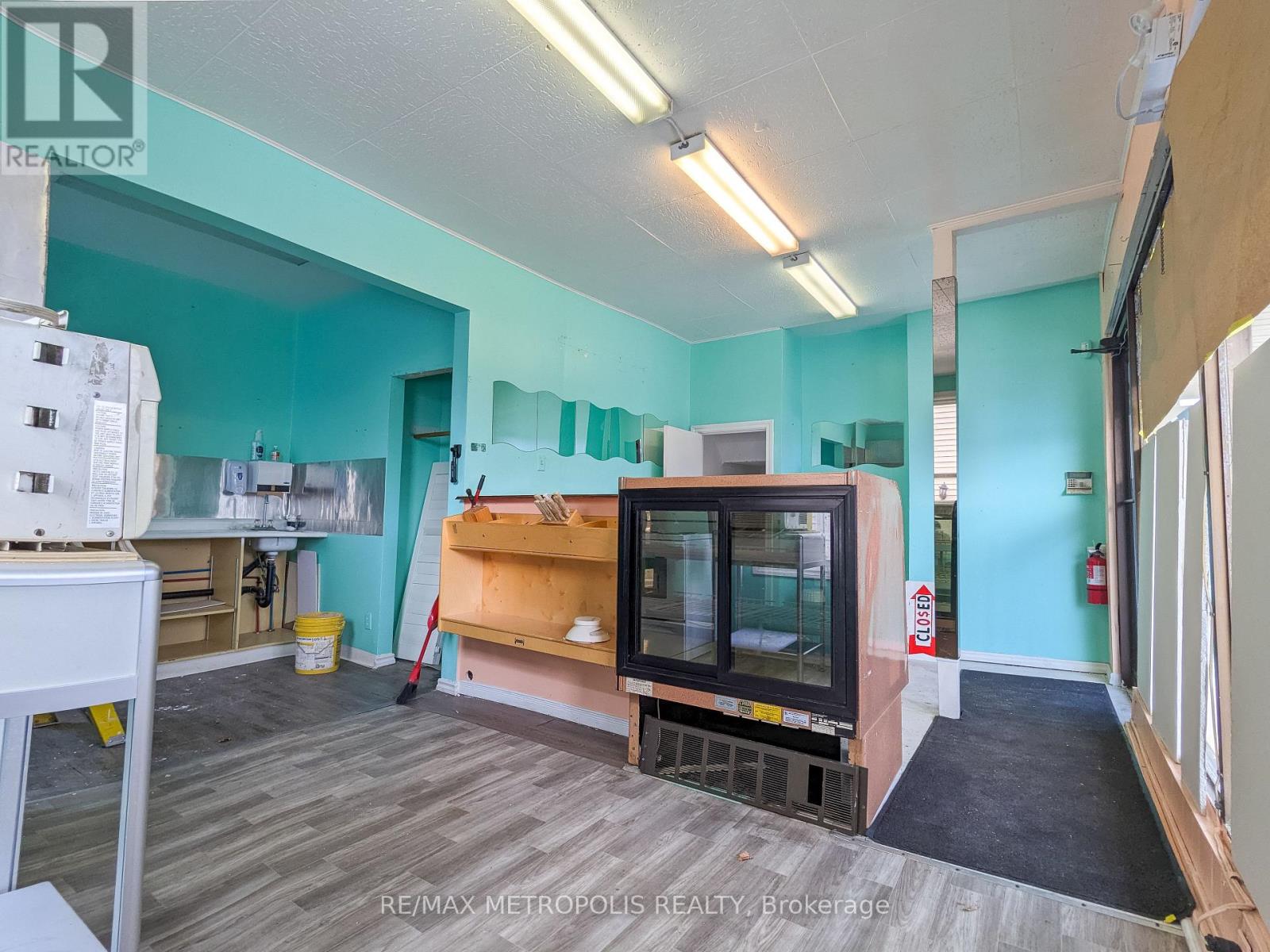 537 CHRISTINA STREET N