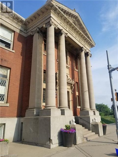 34 WATER Street N Cambridge ON N1R3B1