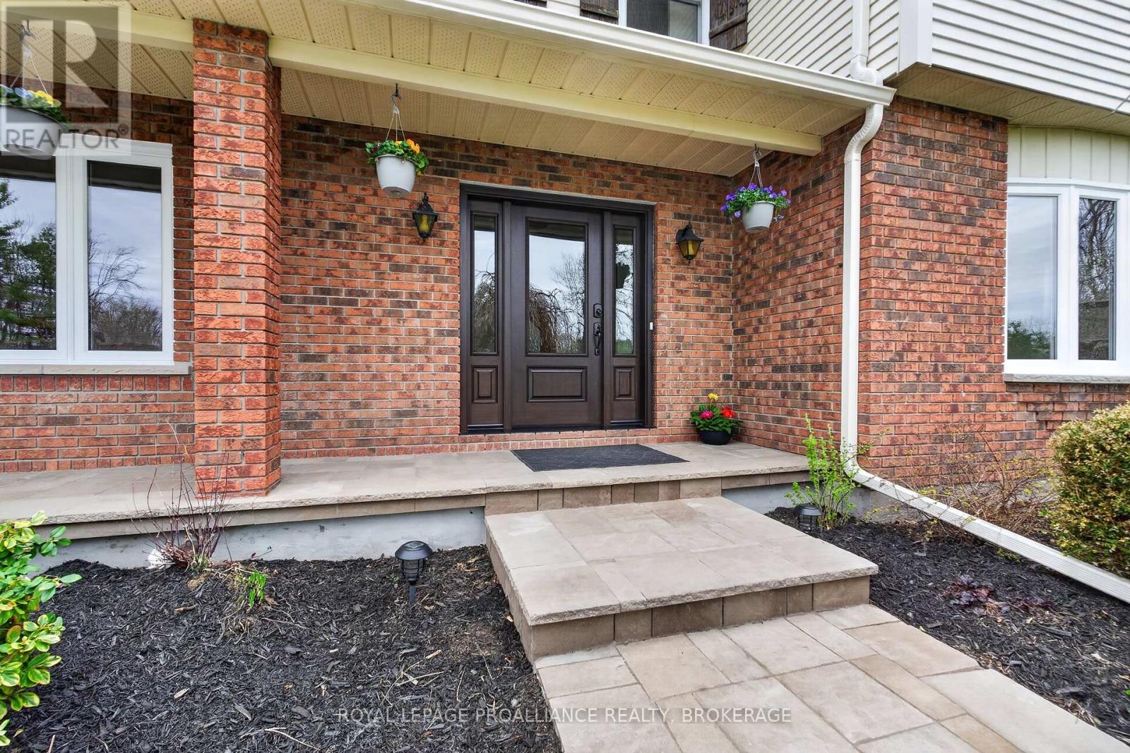 1081 KNIGHT'S LANE