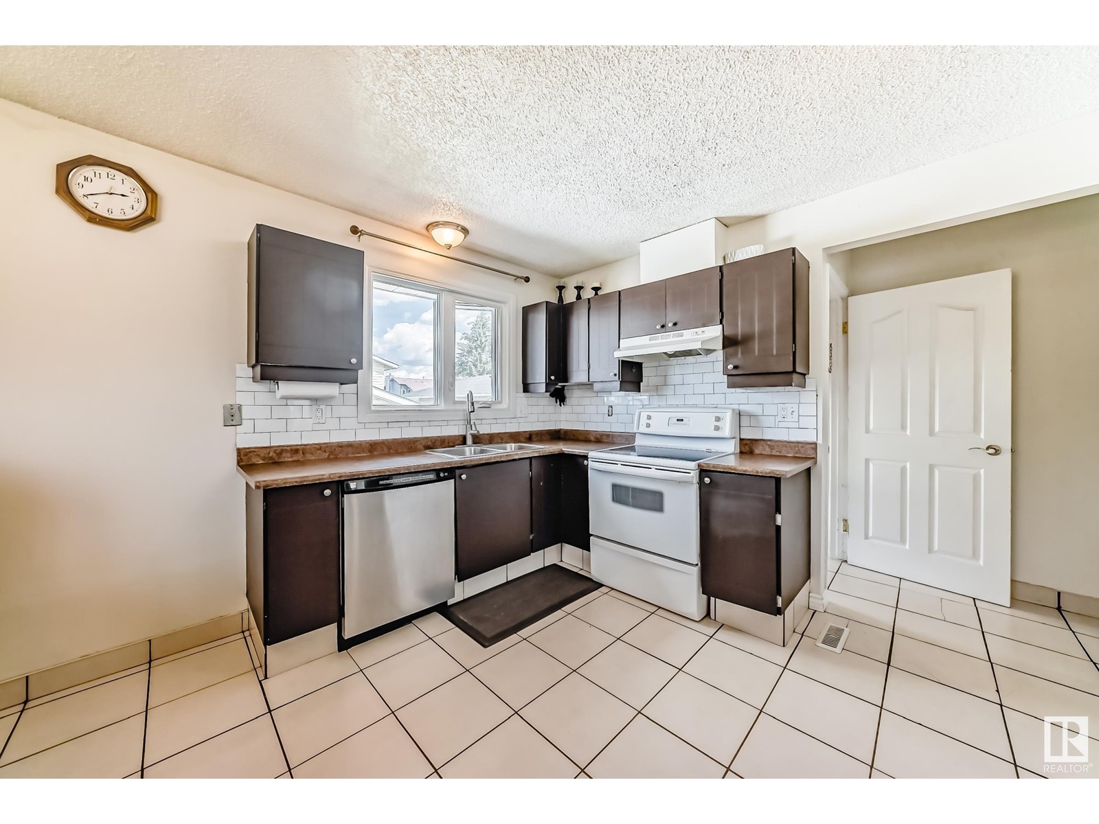 253 WARWICK RD NW
