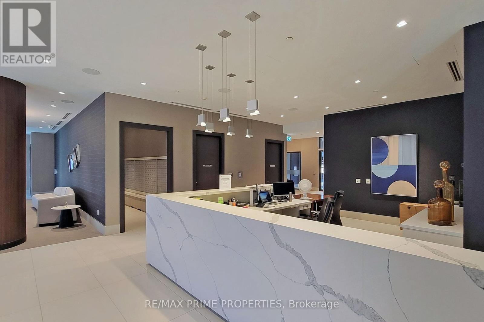 2206 - 2550 SIMCOE STREET N