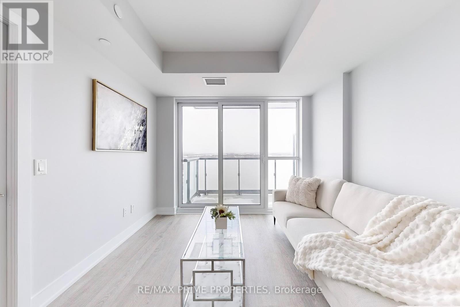 2206 - 2550 SIMCOE STREET N