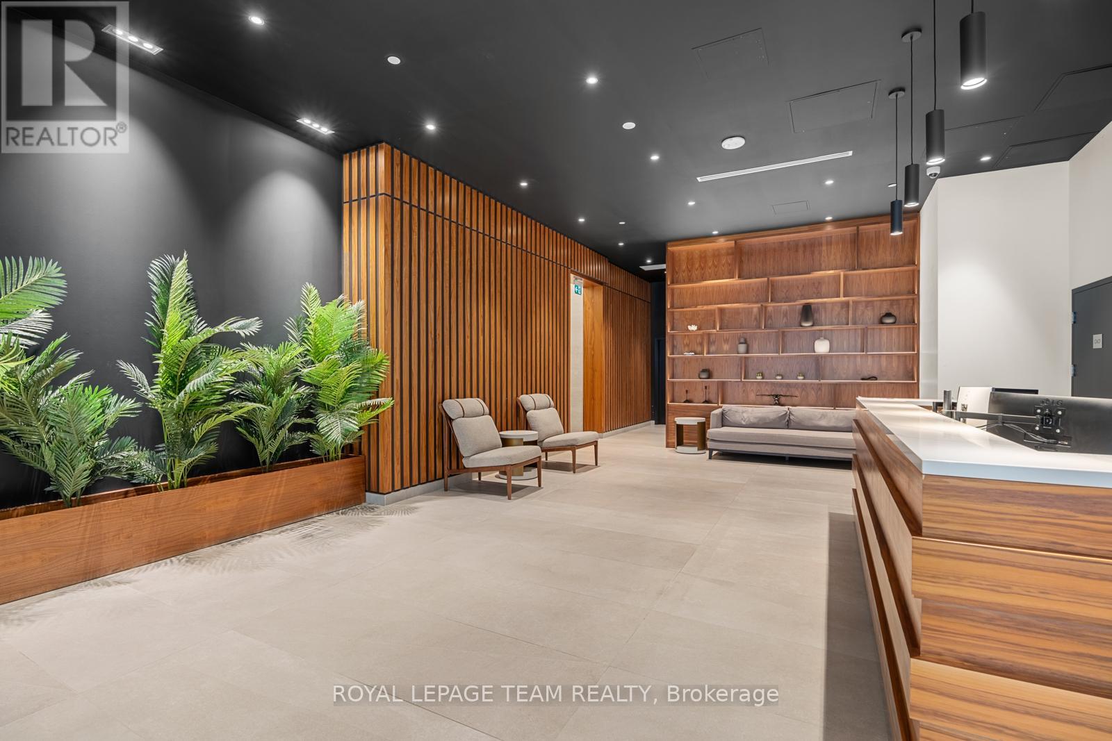 2705 - 340 QUEEN STREET