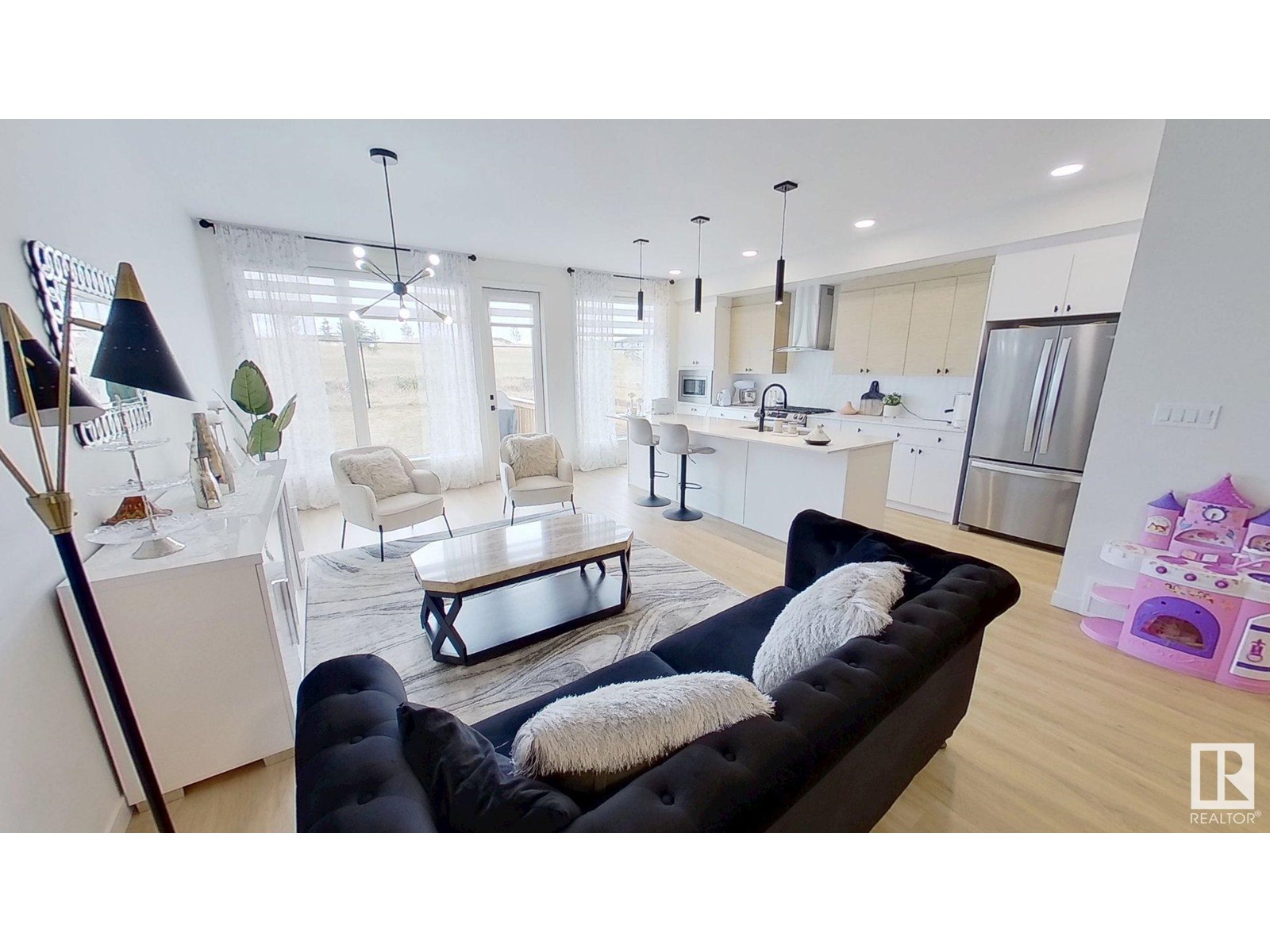 3939 5 AV SW