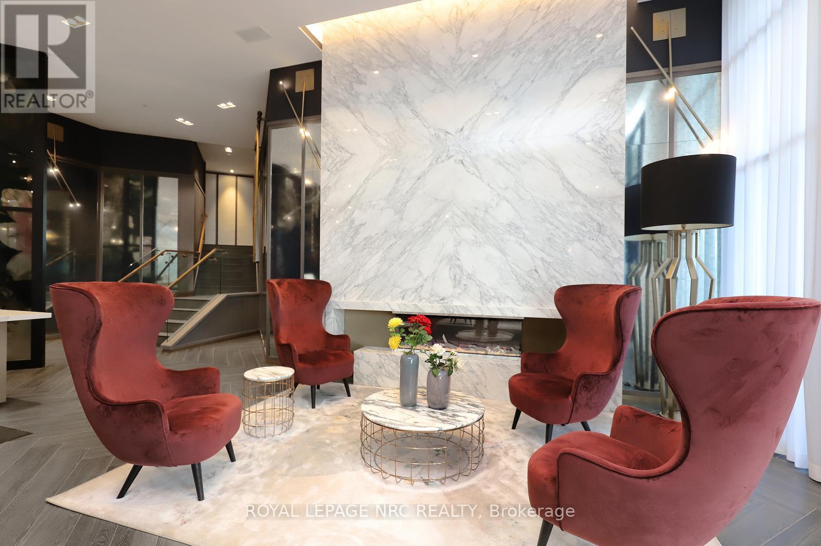 PH02 - 405 DUNDAS STREET W