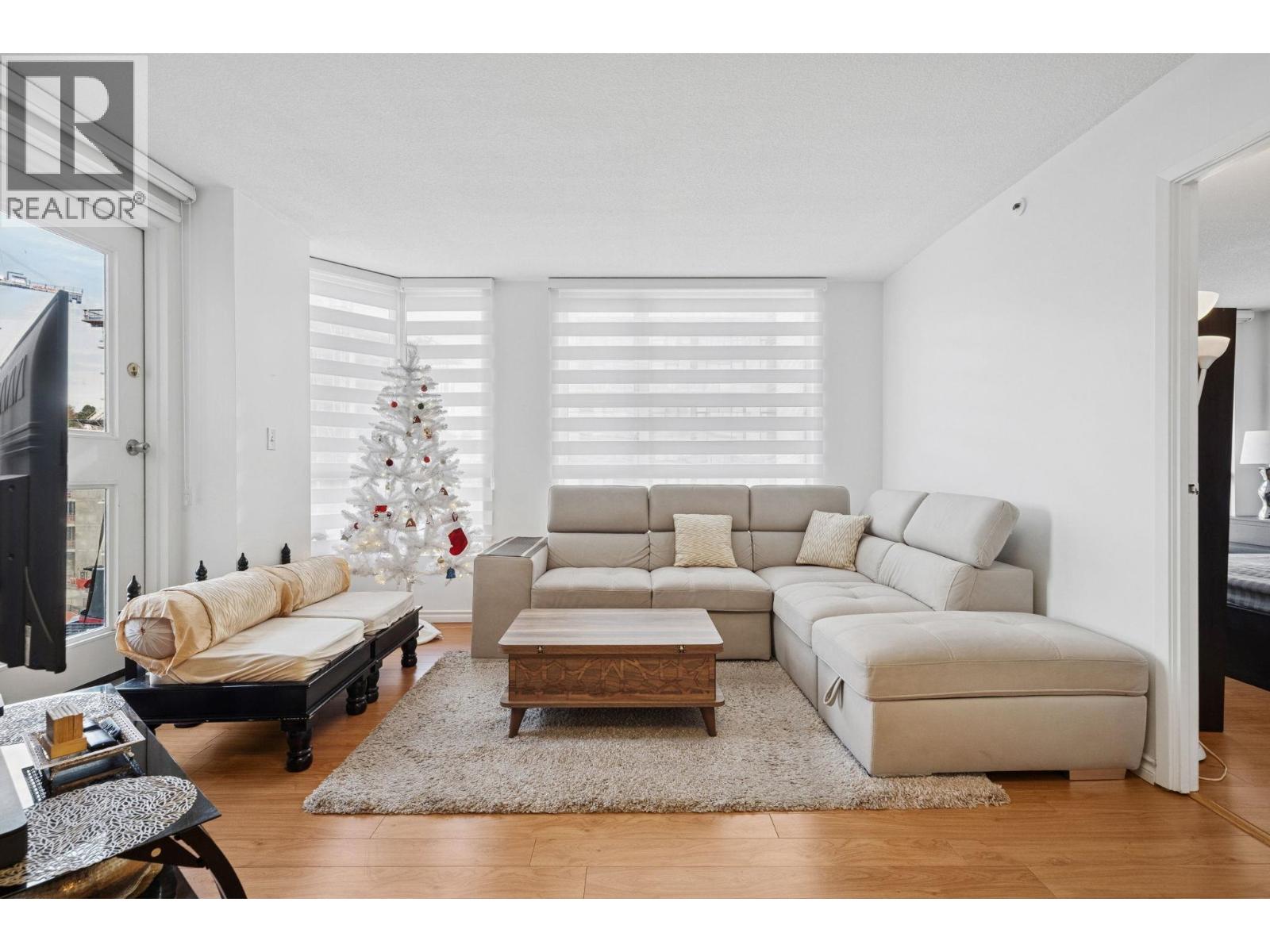 1402 828 AGNES STREET