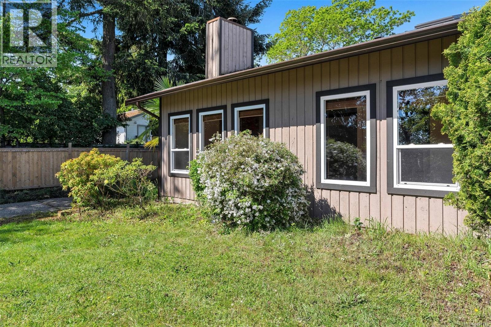 1606 Candela Pl