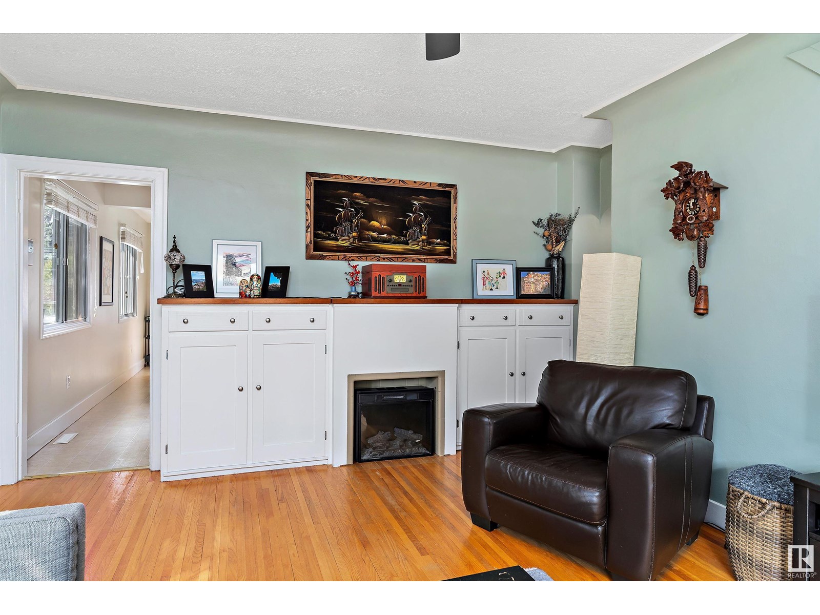 11042 76 ST NW