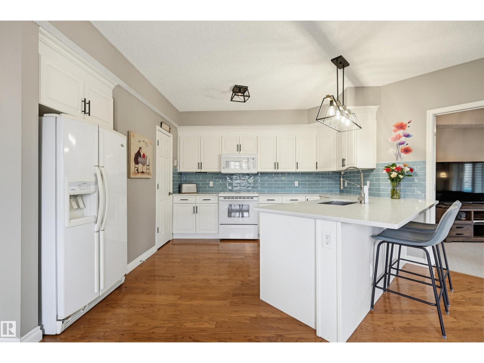 #201 9811 96A ST NW