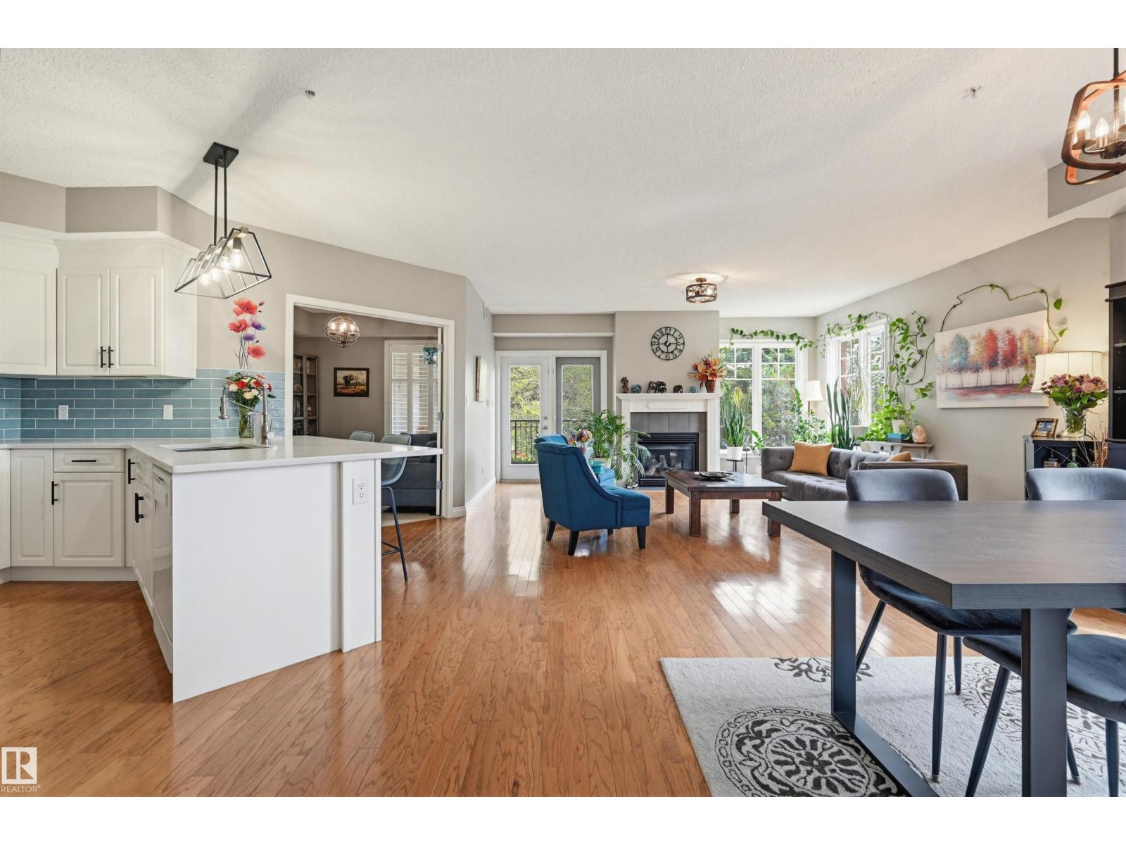 #201 9811 96A ST NW