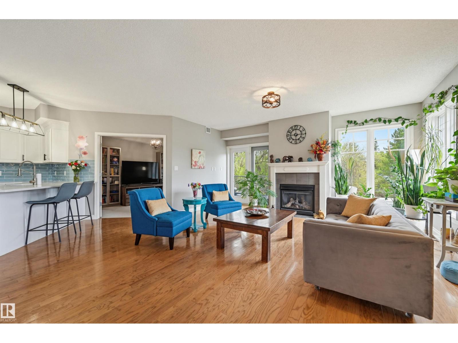 #201 9811 96A ST NW
