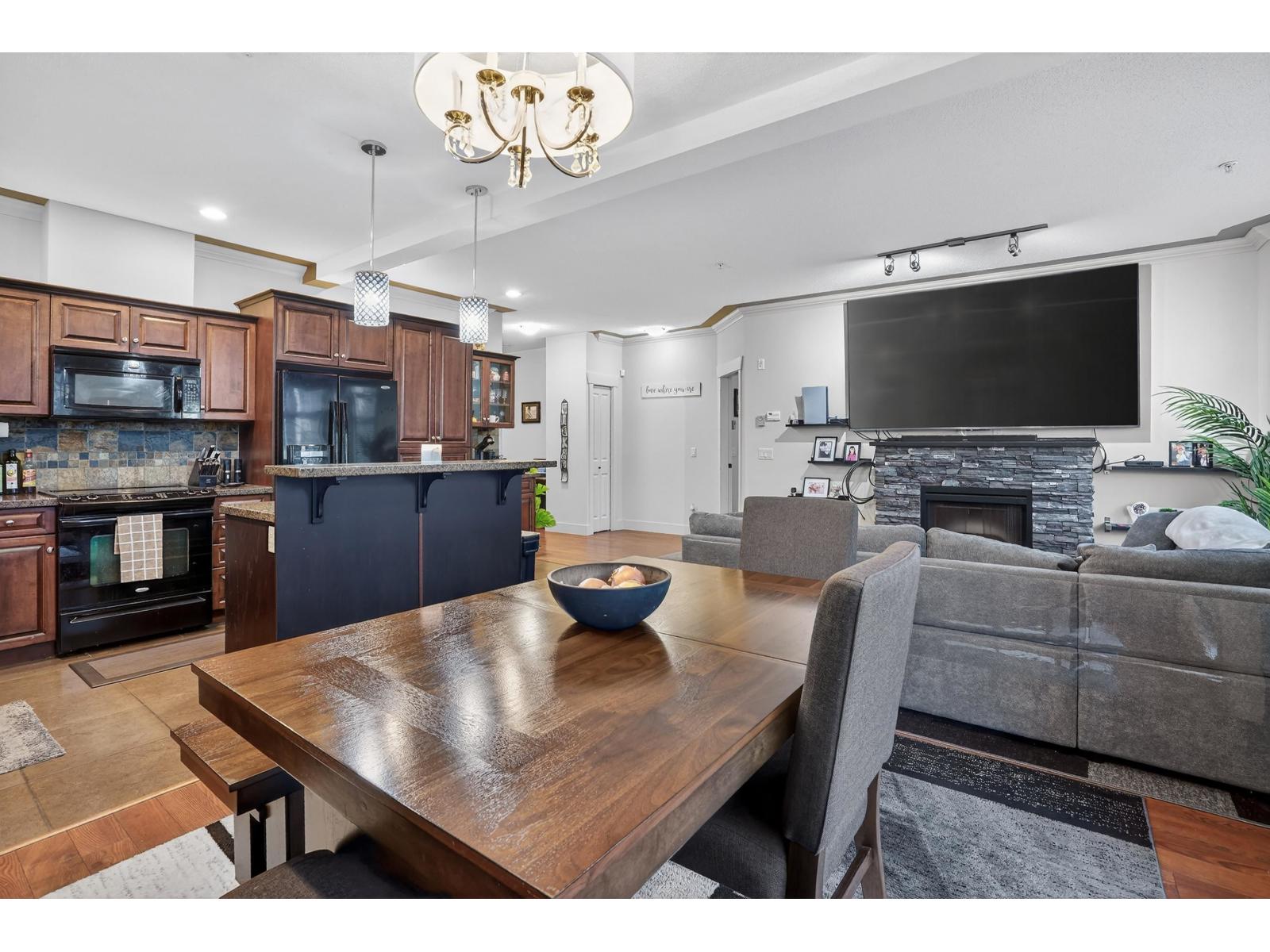 100 45893 CHESTERFIELD AVENUE|Chilliwack Downtown