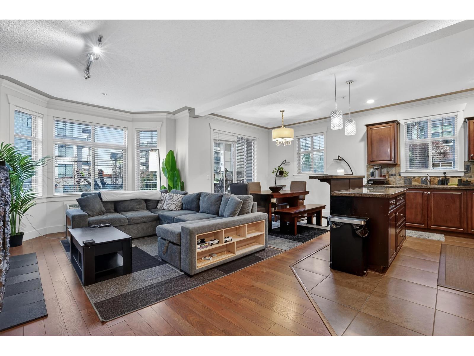 100 45893 CHESTERFIELD AVENUE|Chilliwack Downtown