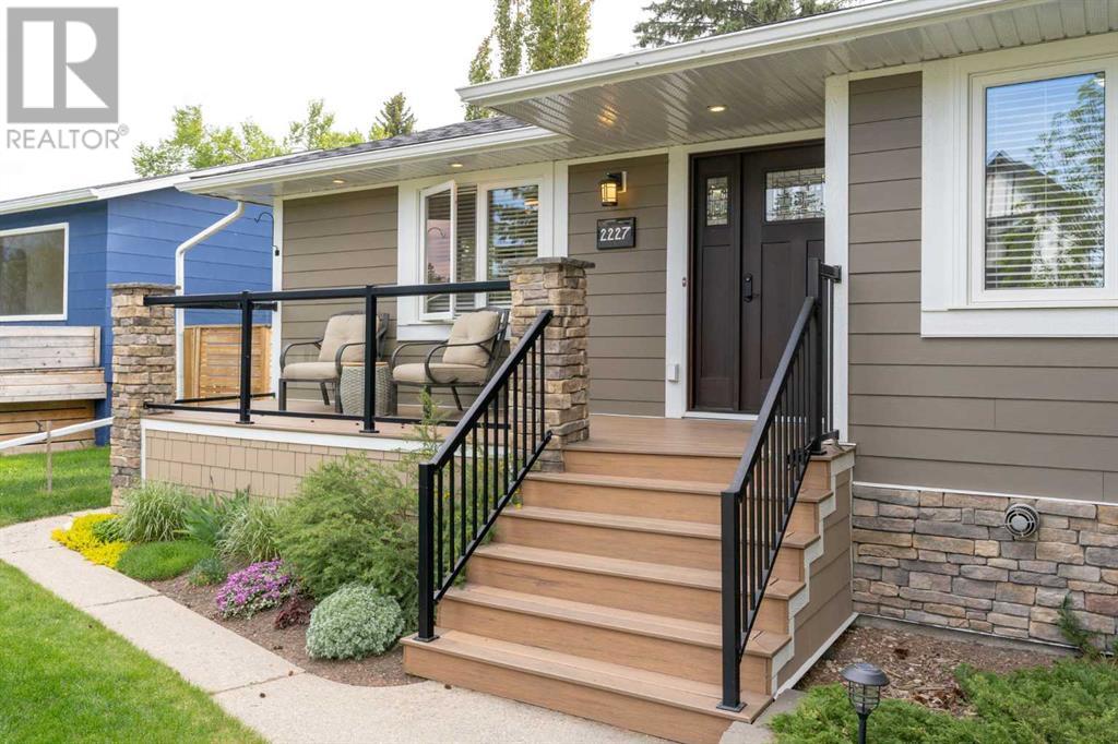 2227 Halifax Crescent NW