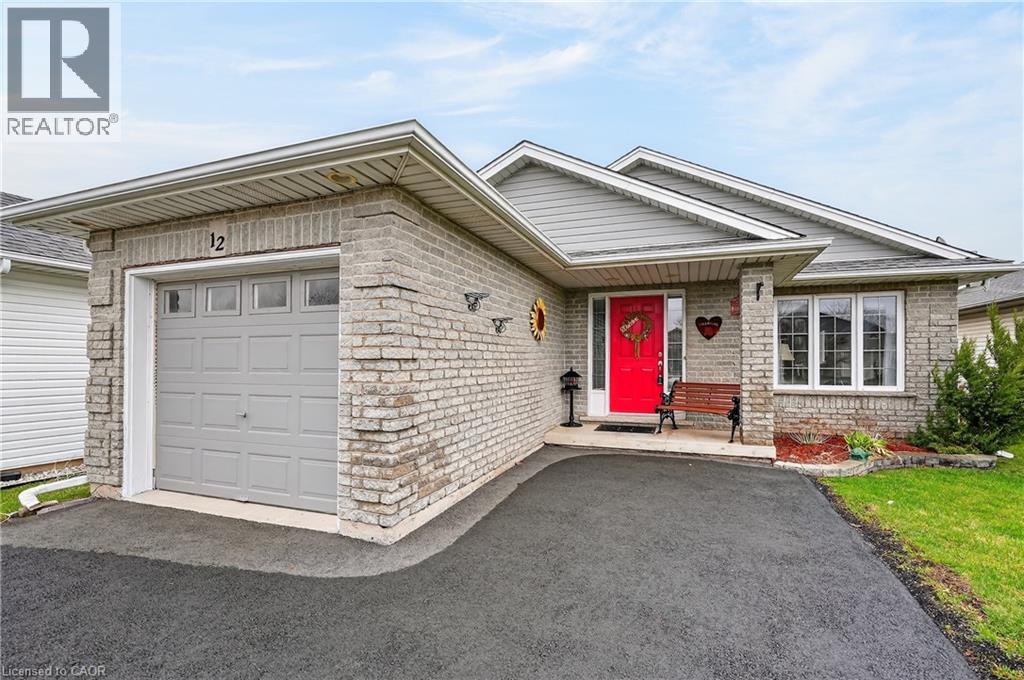 12 COURTNEY Crescent