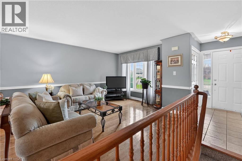 12 COURTNEY Crescent