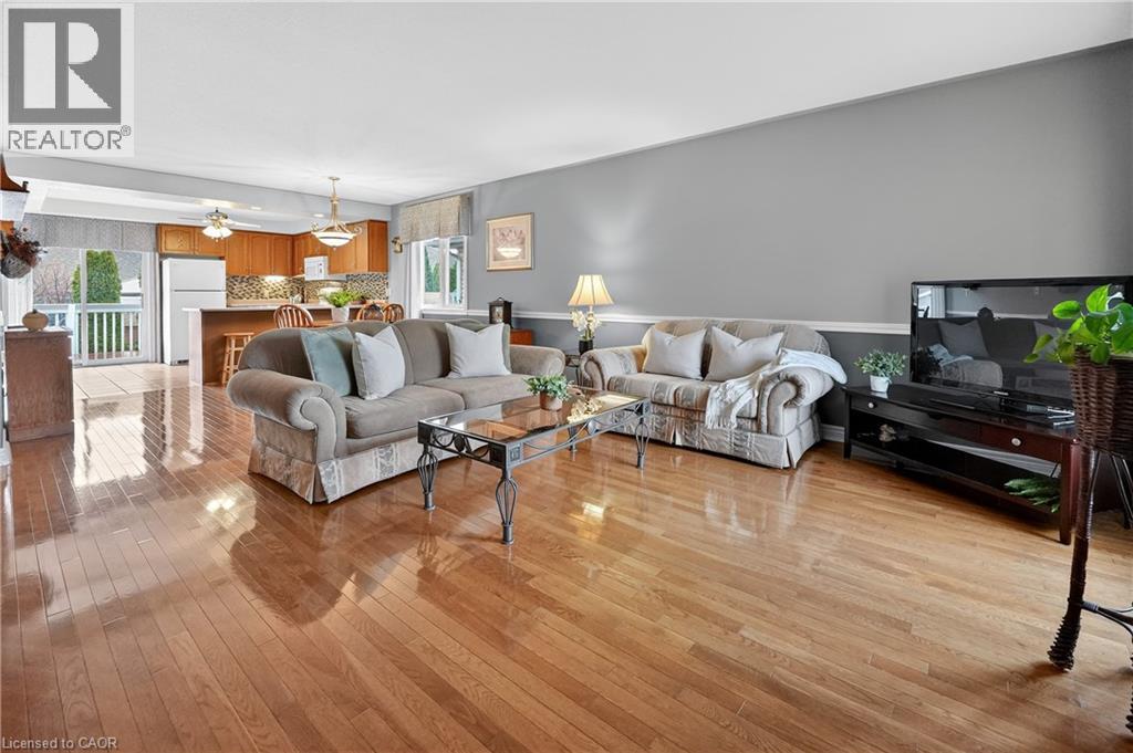 12 COURTNEY Crescent