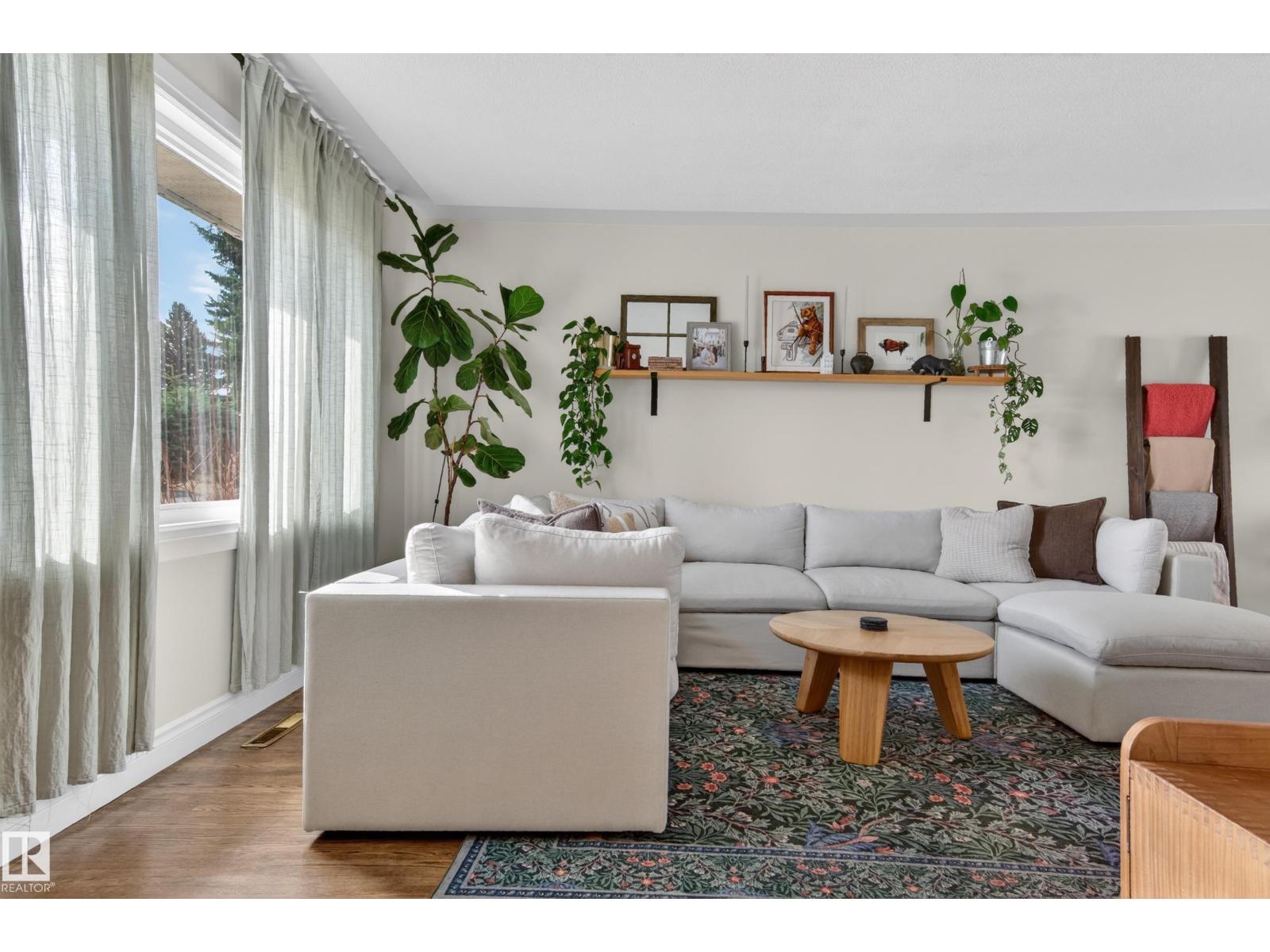 10740 44 ST NW
