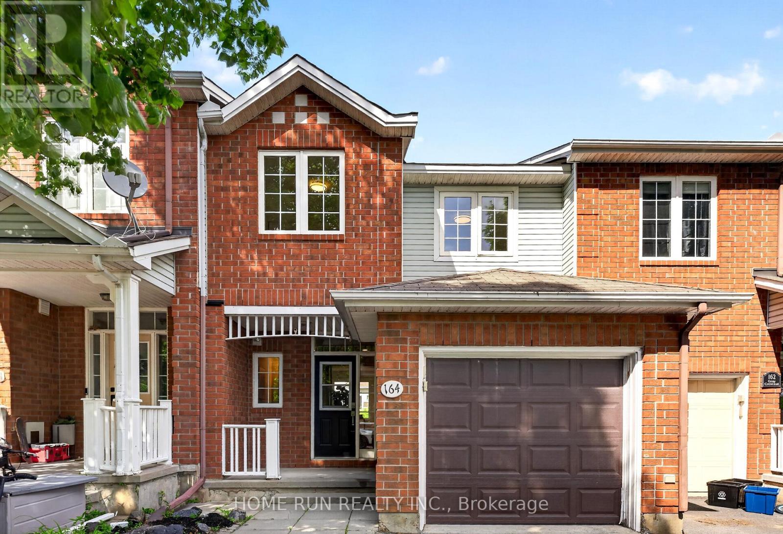 Photo 1 of 34 — 164 GRAY CRESCENT, Ottawa, ON K2K3L9