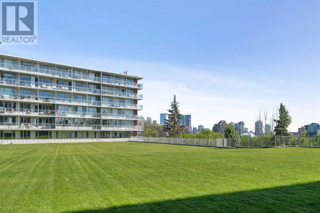 303, 3204 Rideau Place SW