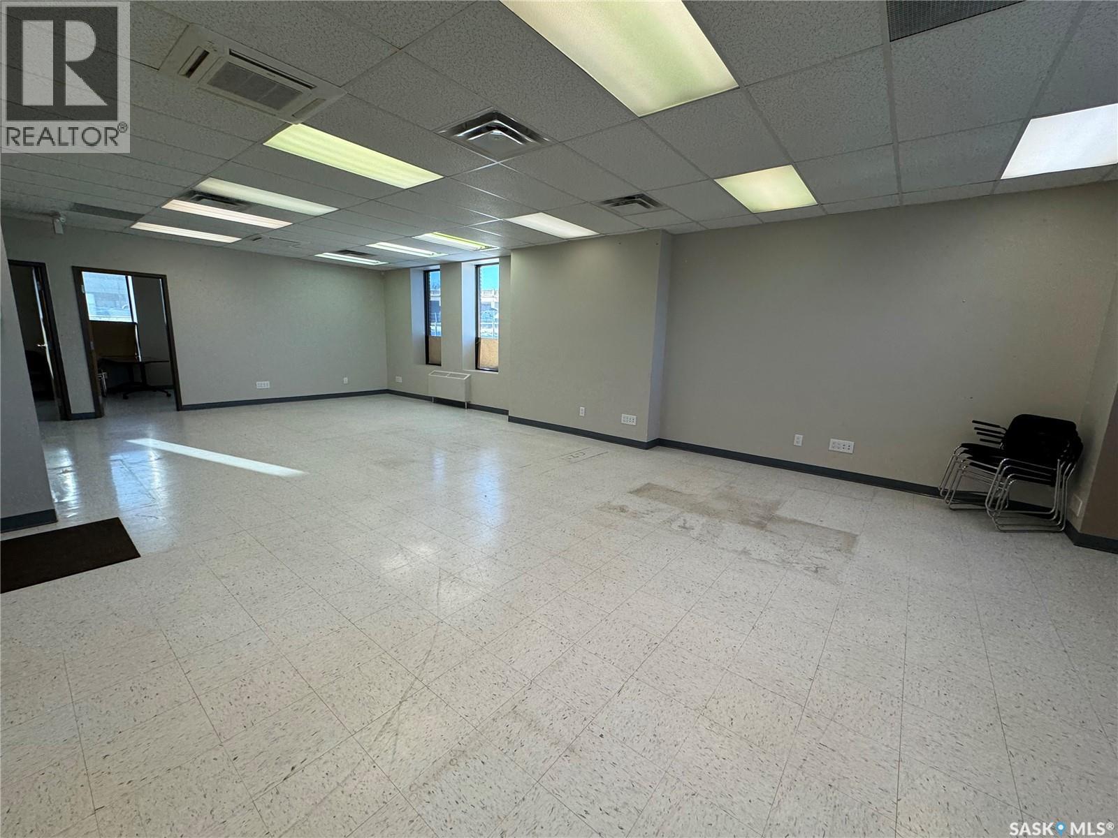 Unit 1W 77 15th STREET E