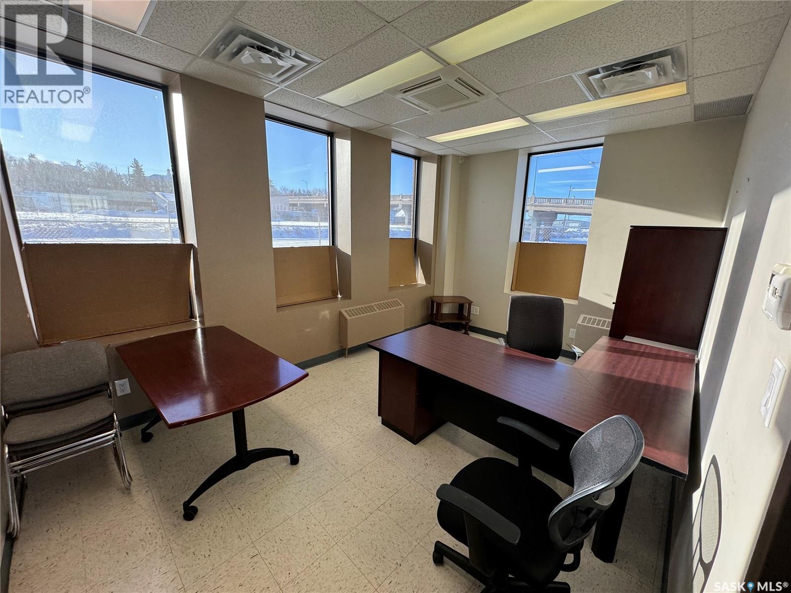 Unit 1W 77 15th STREET E
