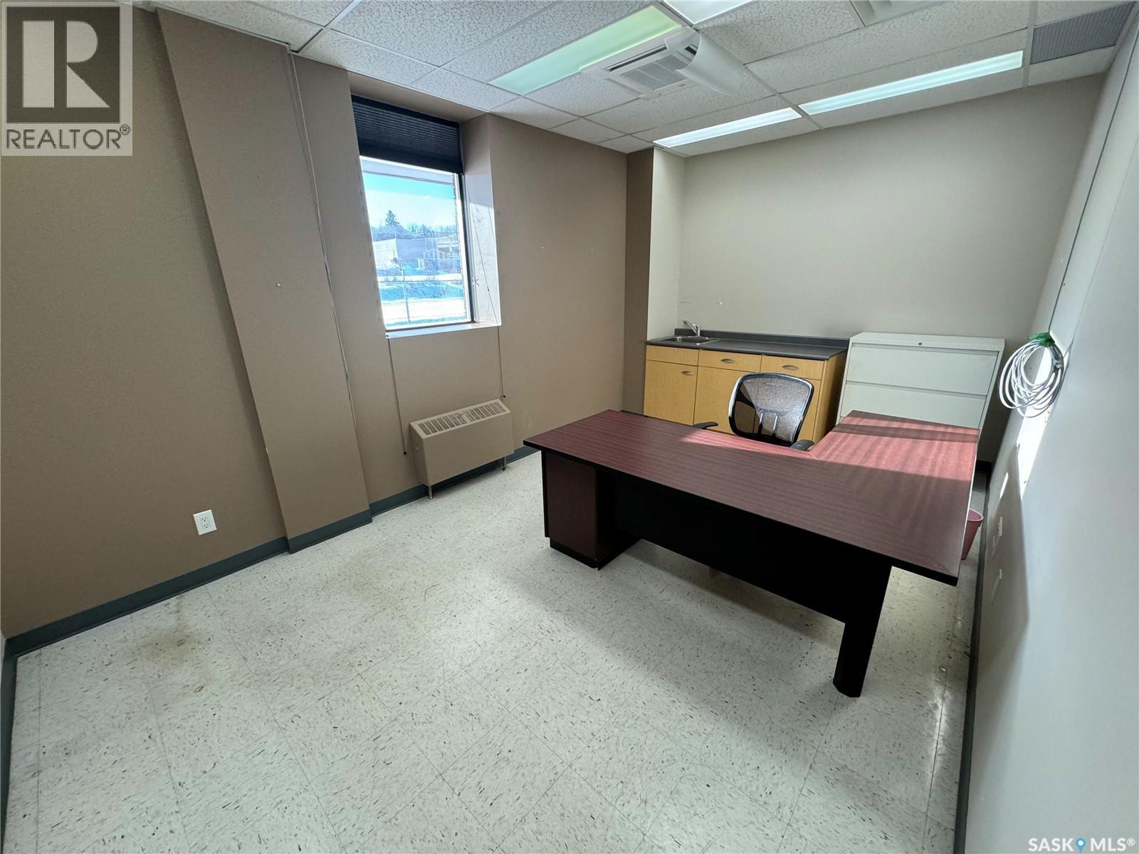 Unit 1W 77 15th STREET E