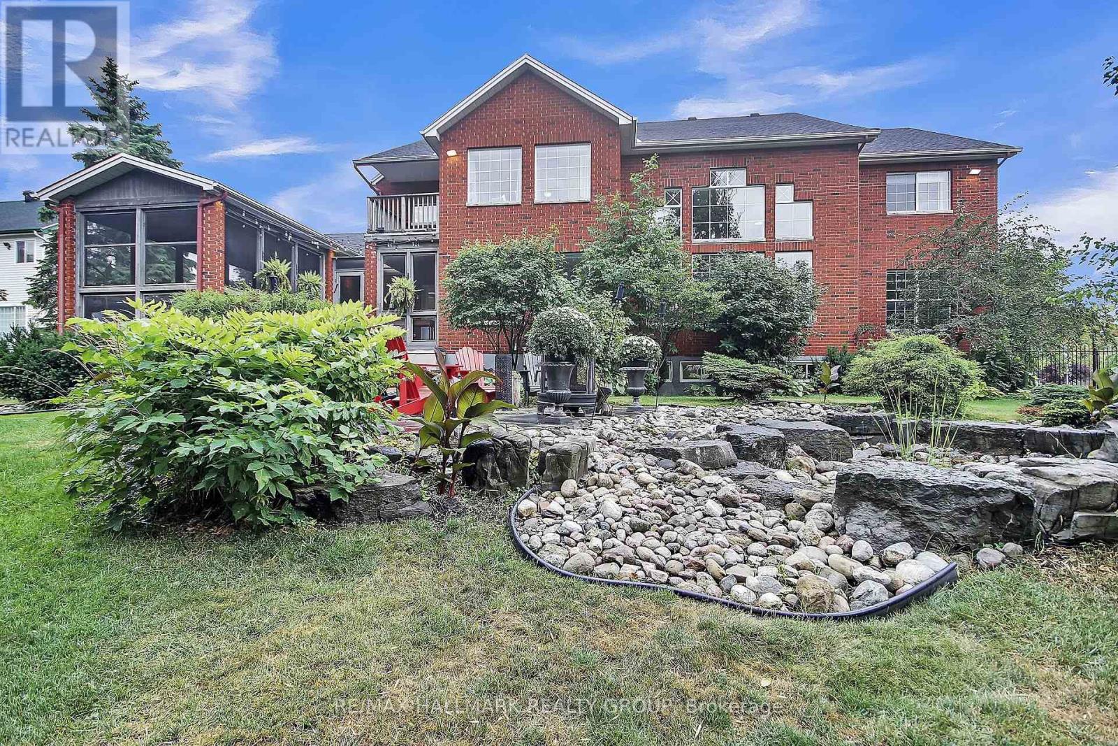 13 BEECHGROVE GARDENS