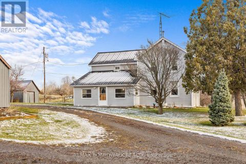 202 MARBLE ROCK ROAD Front of Leeds & Seeleys Bay ON K7G2V4