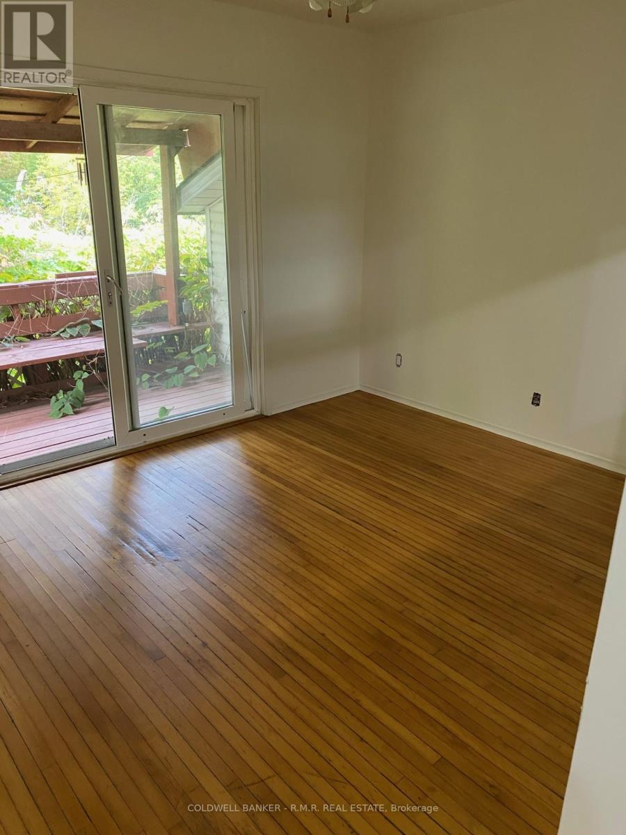 348 UNIVERSITY AVENUE W