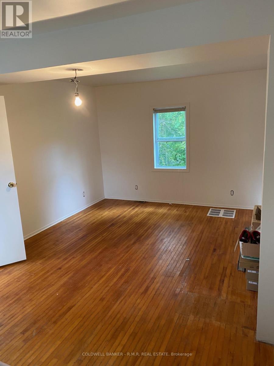 348 UNIVERSITY AVENUE W