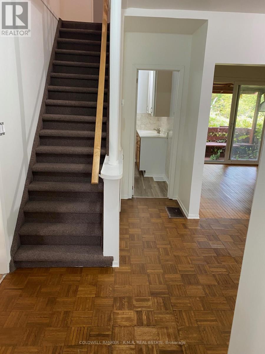 348 UNIVERSITY AVENUE W