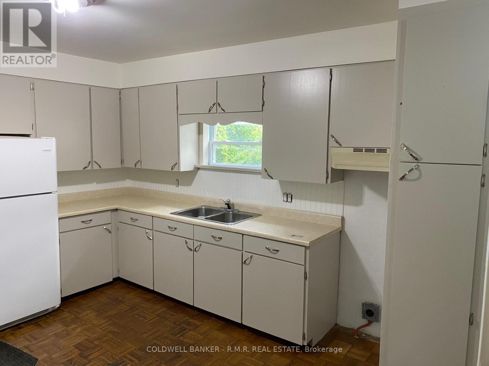 348 UNIVERSITY AVENUE W