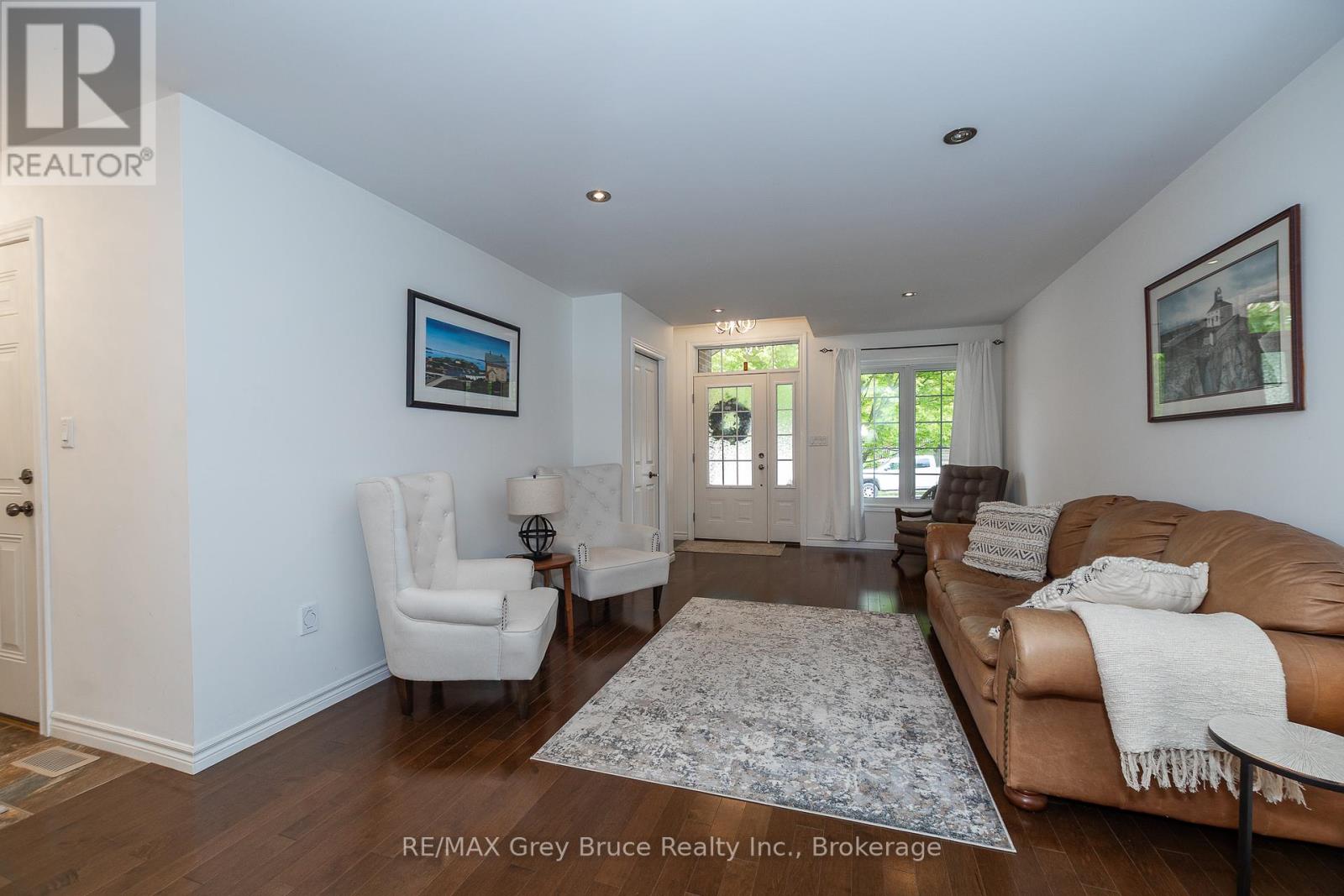 537 9TH STREET A E
