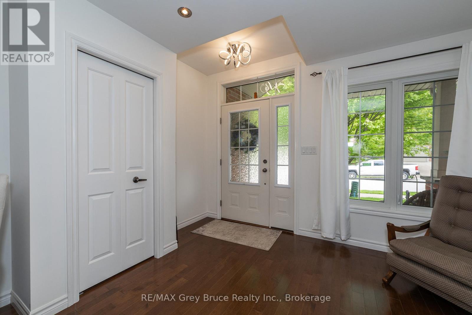 537 9TH STREET A E
