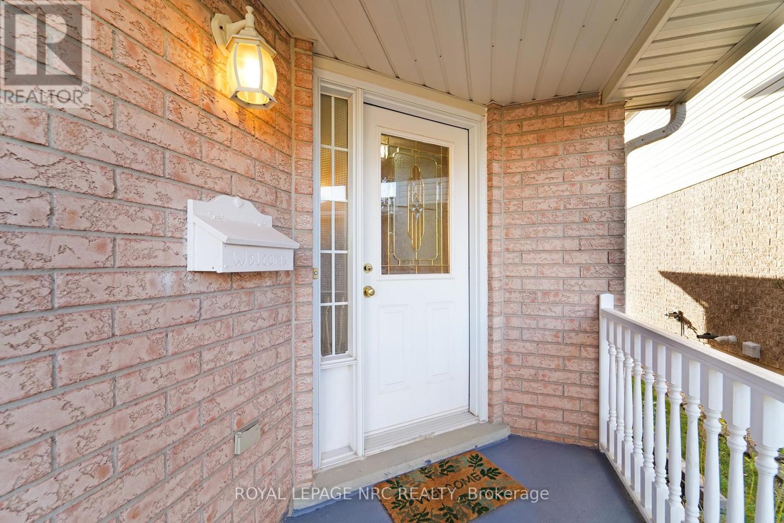 27 HOLLYRIDGE CRESCENT