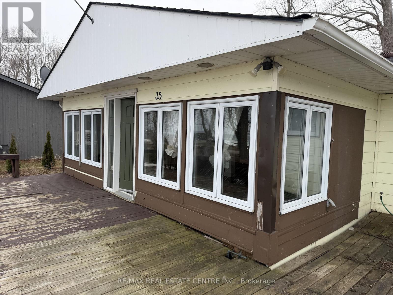 35 LAKESIDE AVENUE