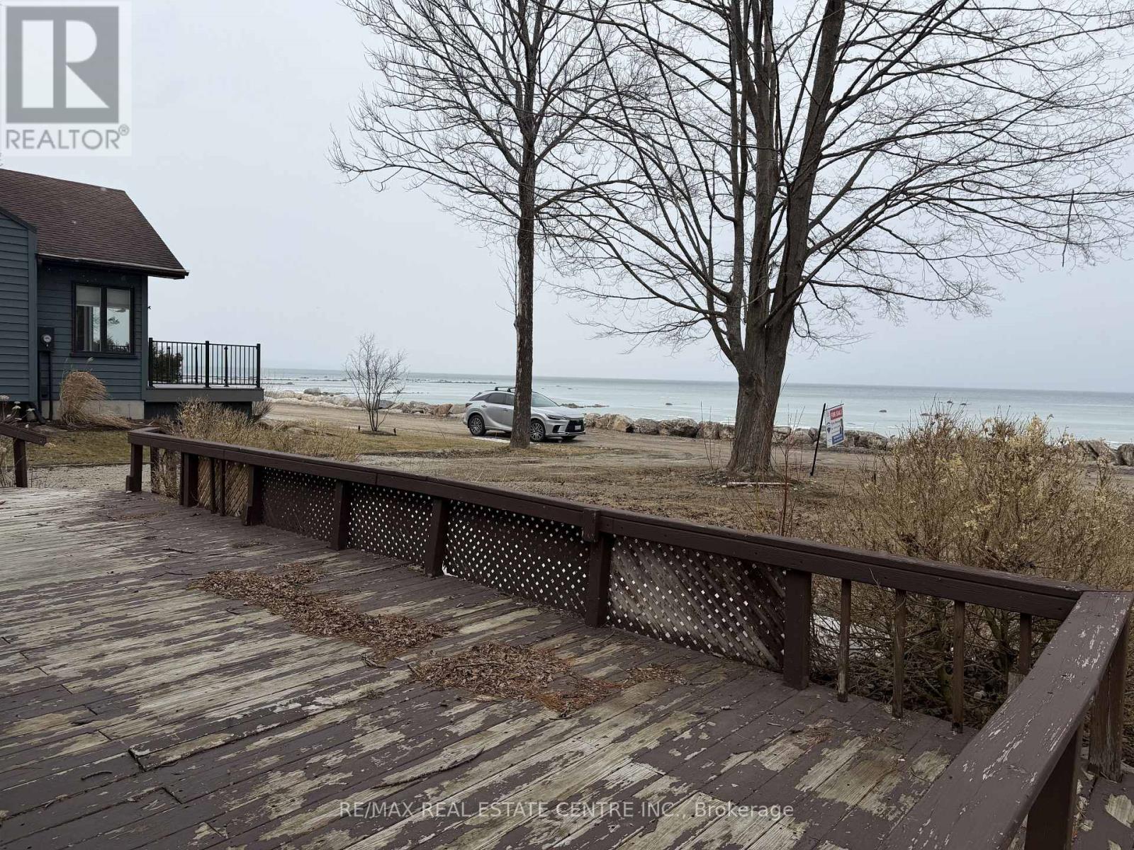 35 LAKESIDE AVENUE