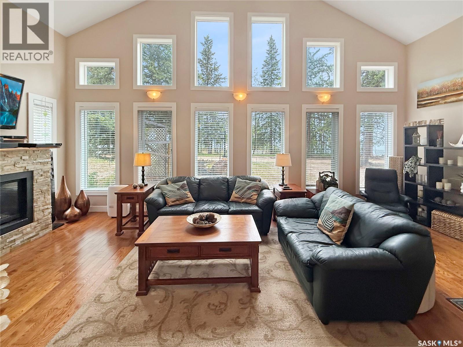 110 Lakeshore DRIVE