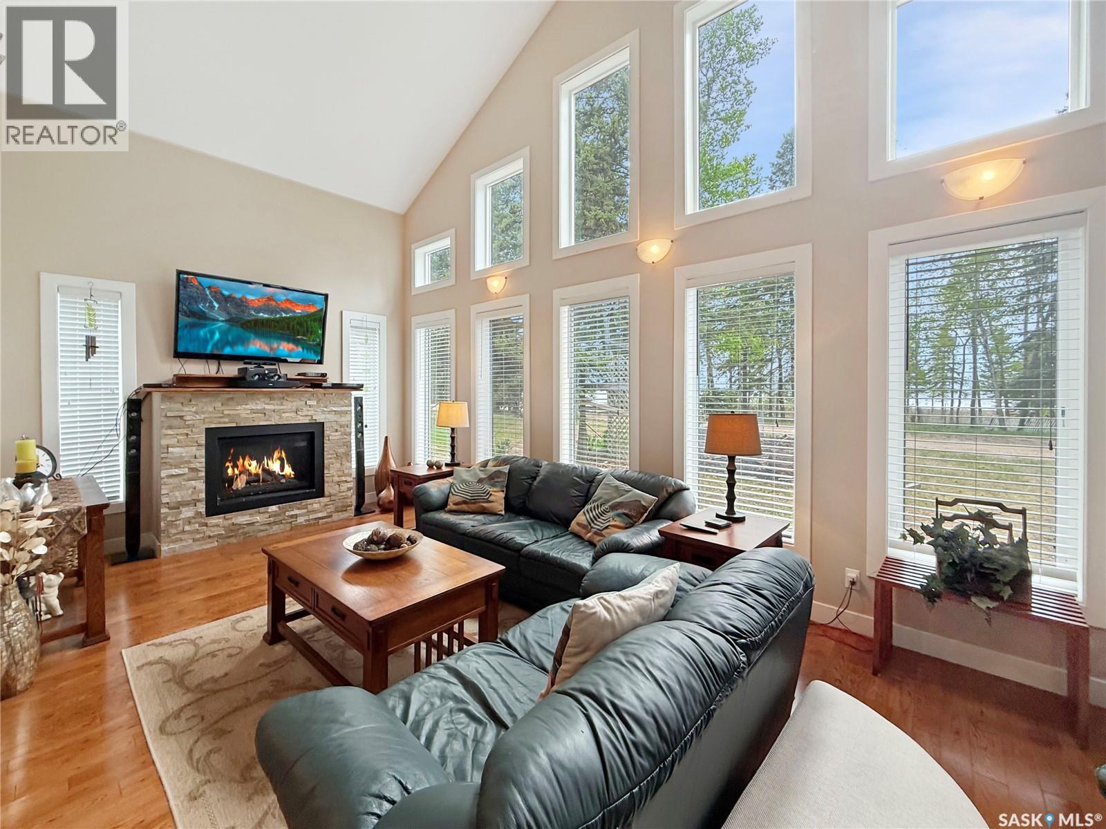 110 Lakeshore DRIVE